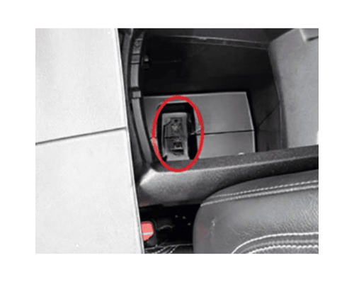 Localisation de la prise de diagnostic OBD2 dans l accoudoir d une Citroen DS5