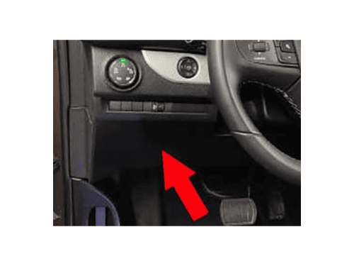 Une flèche rouge indique l emplacement de la prise OBD pour valise de diagnostic Citroën Spacetourer
