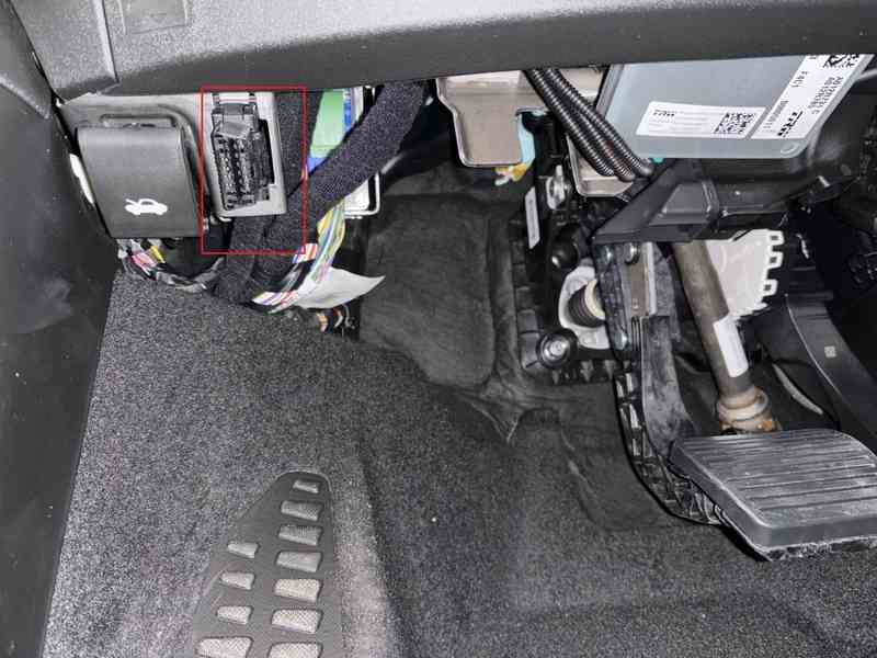 Emplacement de la prise de diagnostic OBD2 sur une Fiat 500X Hybrid