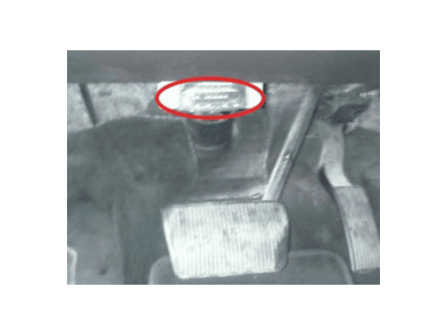Localisation de la prise de diagnostic OBD2 sous le volant d une Ford Edge