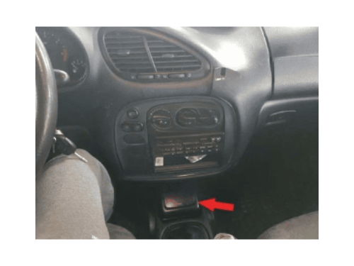 Localisation de la prise de diagnostic OBD2 sur Ford Galaxy 1 au niveau de la console centrale