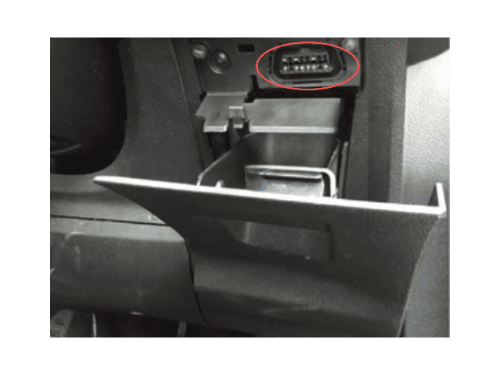 Emplacement de la prise de diagnostic OBD2 sous le tableau de bord d une Ford Galaxy 3