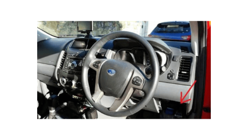 Prise de diagnostic OBD2 sous le volant d un Ford Ranger pour valise iCarsoft