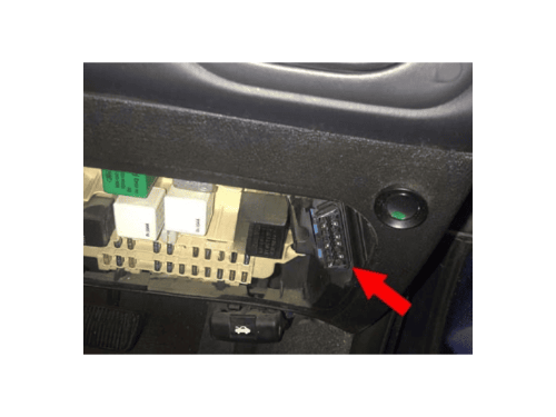 Localisation de la prise de diagnostic OBD2 à côté de la boîte à fusibles d une Ford Falcon 4
