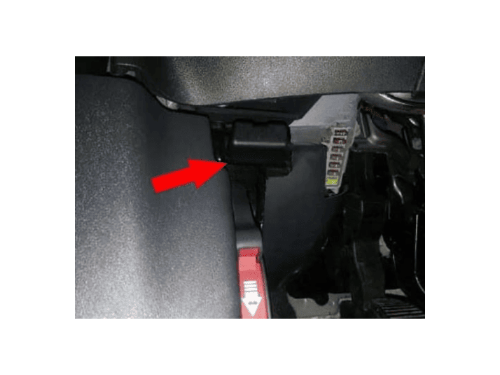 Localisation de la prise de diagnostic OBD et de la manette ouverture capot Fiat 500 Sport