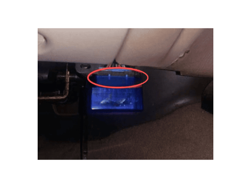 Localisation et branchement du boitier diagnostic sur la prise OBD2 d une Ford Excursion
