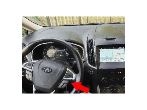 Tableau de bord et commandes au volant d une Ford S-Max 2 pour diagnostic auto