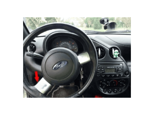 Tableau de bord et volant Ford Streetka pour un diagnostic avec outil iCarsoft