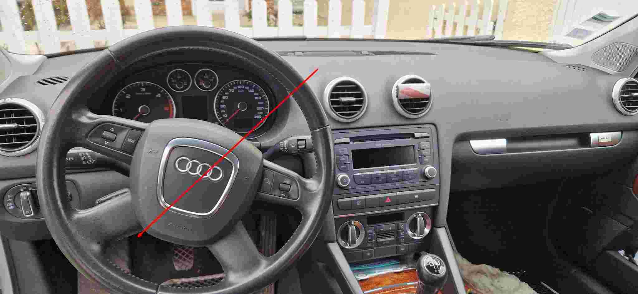 Vue intérieure de l'habitacle d'une Audi A3 avec focus sur le volant et le tableau de bord