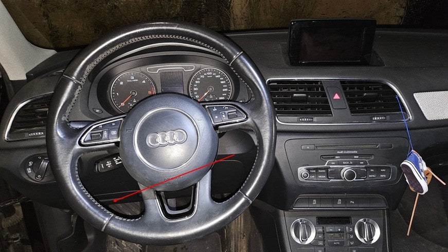 Vue de l habitacle et du volant d une Audi Q3 pour le diagnostic auto