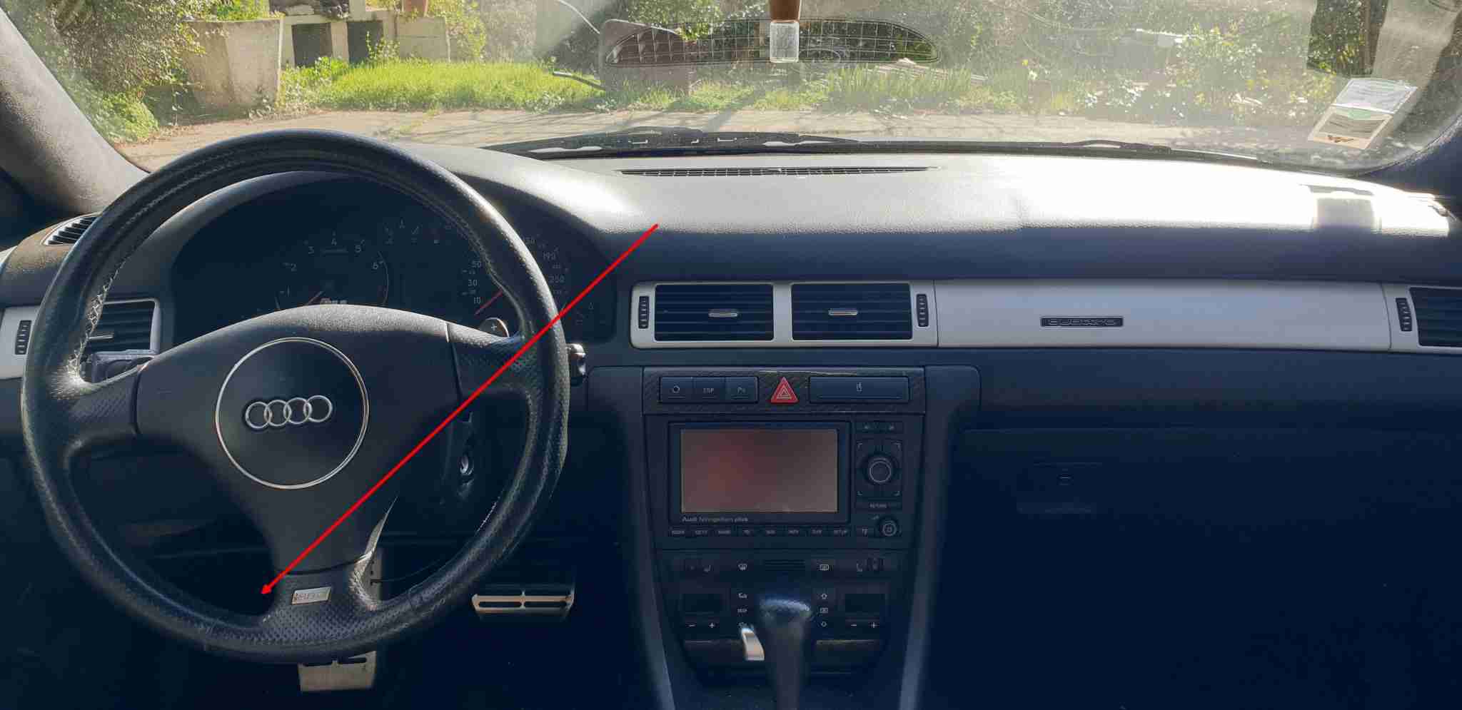Vue de l intérieur et du tableau de bord d une Audi RS6 C5 pour diagnostic auto