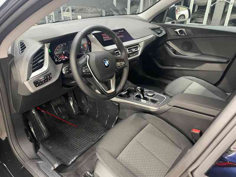 Habitacle de BMW Série 2 Gran Coupé montrant la localisation de la prise diagnostic OBD