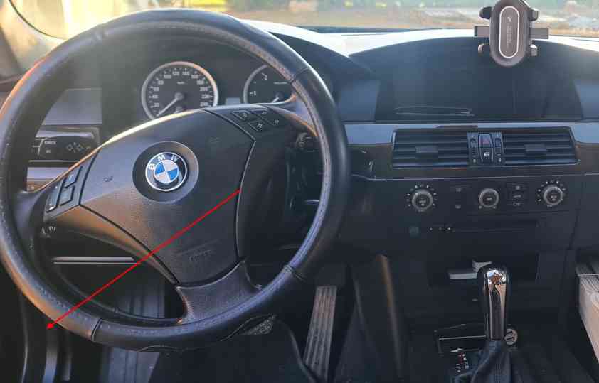Poste de conduite et volant d une BMW Serie 5 E60 525d pour diagnostic automobile