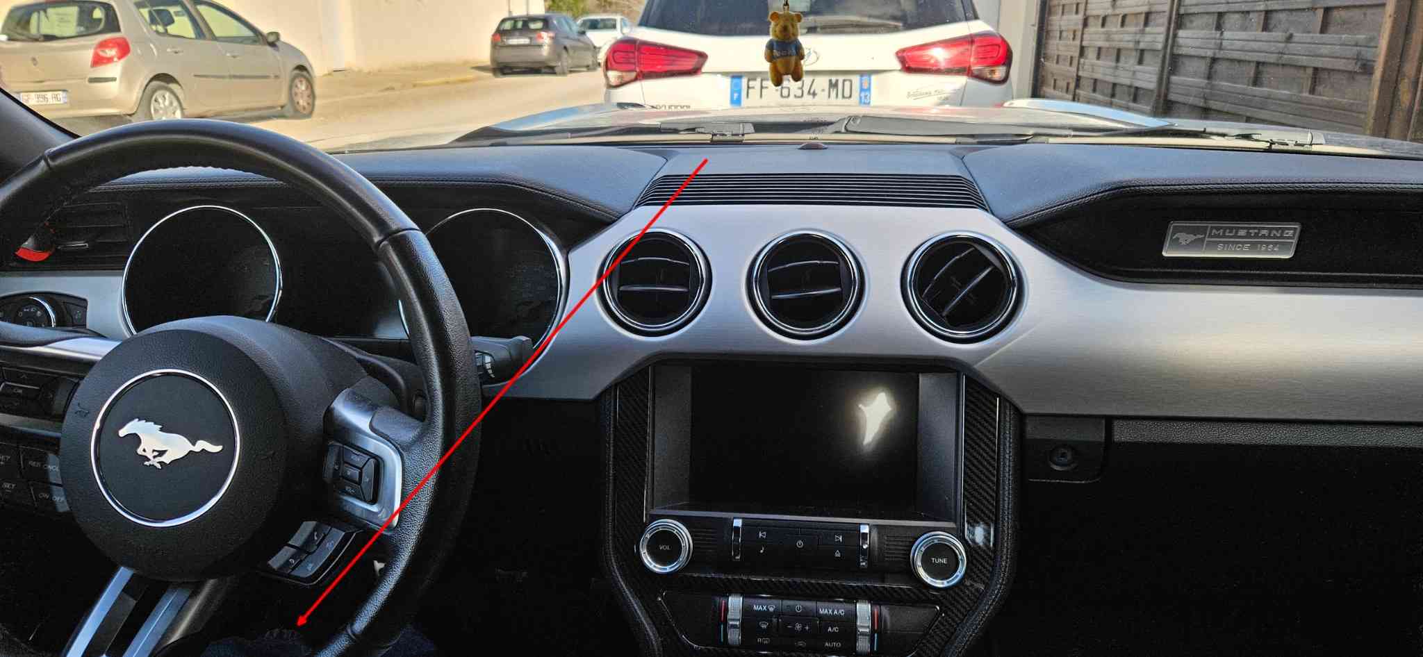 Interieur et tableau de bord dune Ford Mustang Ecoboost compatible valise de diagnostic
