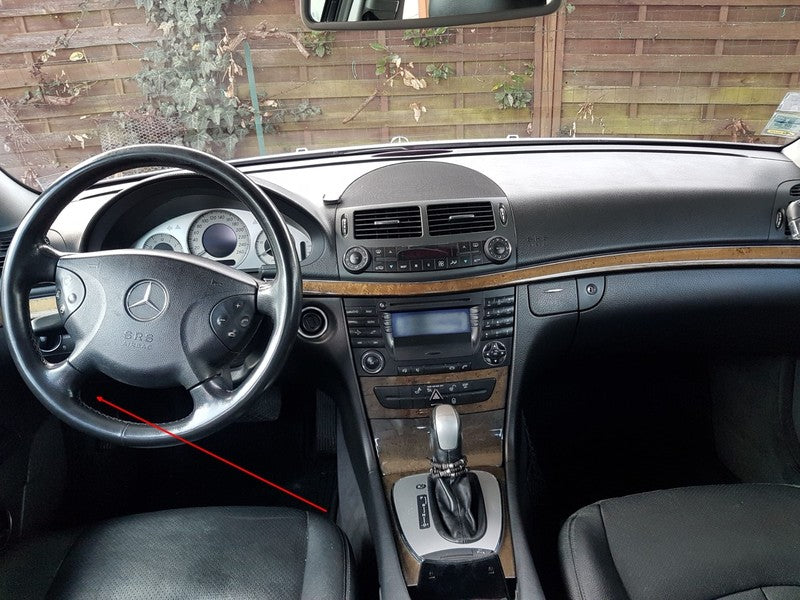Habitacle et tableau de bord d une Mercedes Classe E 220 pour diagnostic de pannes