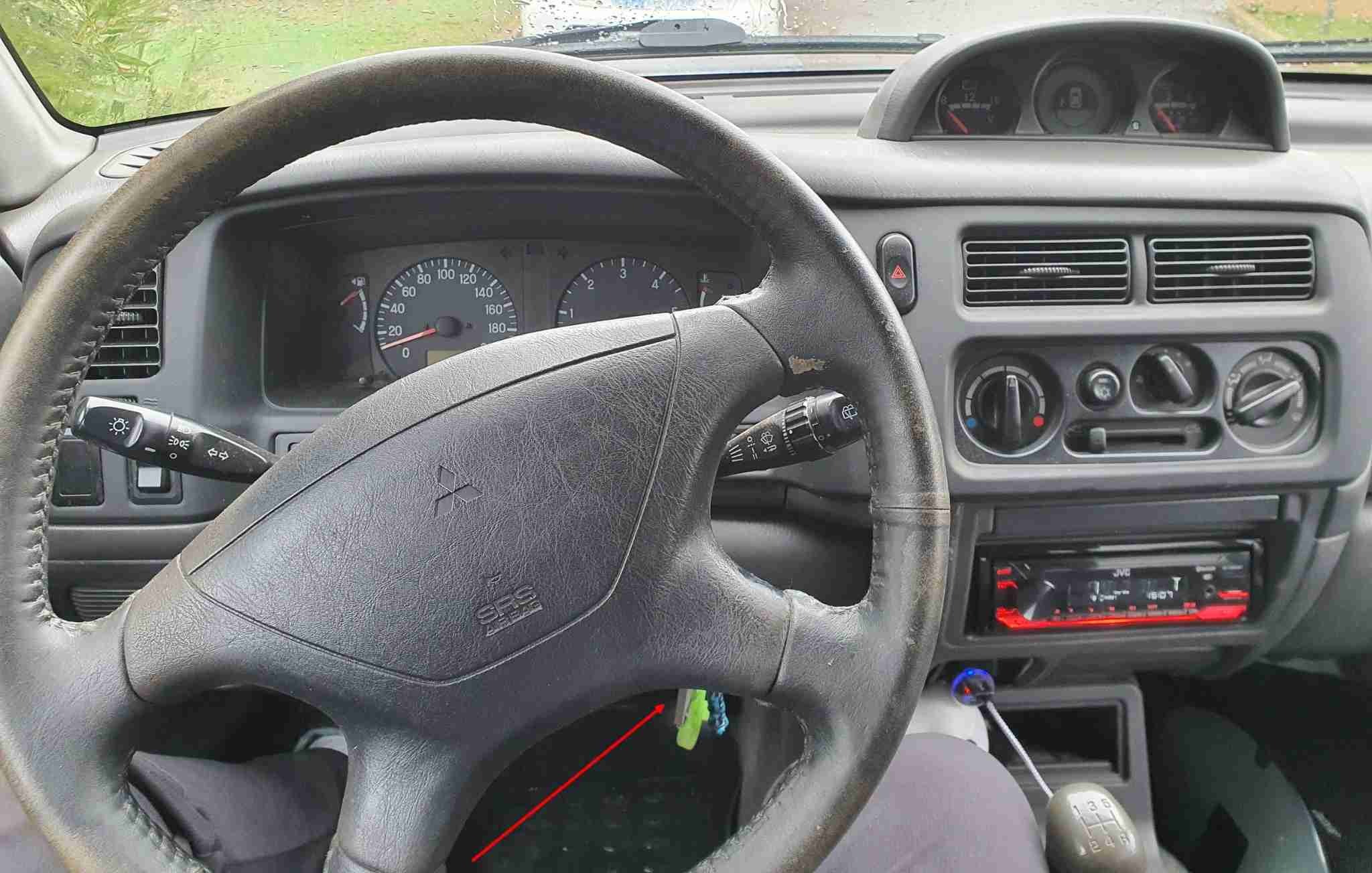 Vue intérieure de l habitacle d un Mitsubishi Pajero Sport pour diagnostic auto