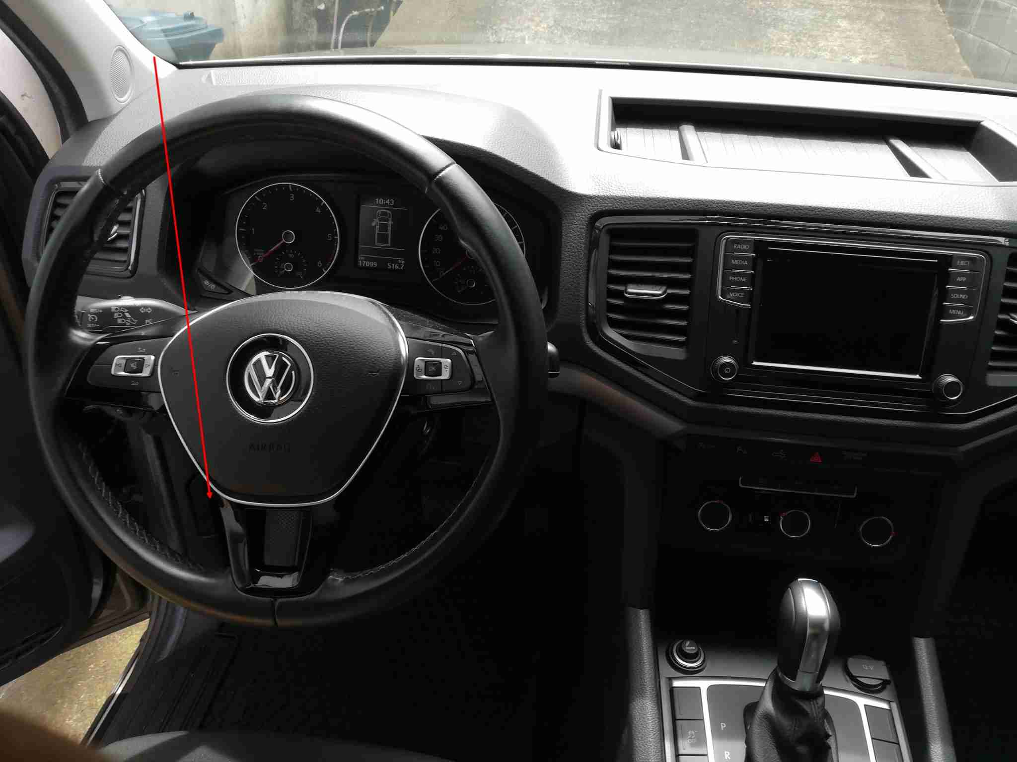 Vue de l interieur et du volant d un Volkswagen Amarok TDI V6 compatible avec nos valises de diagnostic