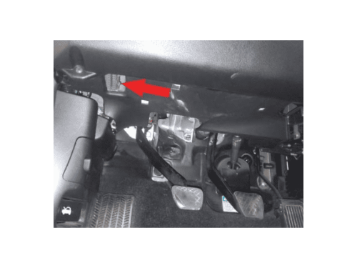 Emplacement de la prise de diagnostic OBD2 sous le tableau de bord d une Honda Accord