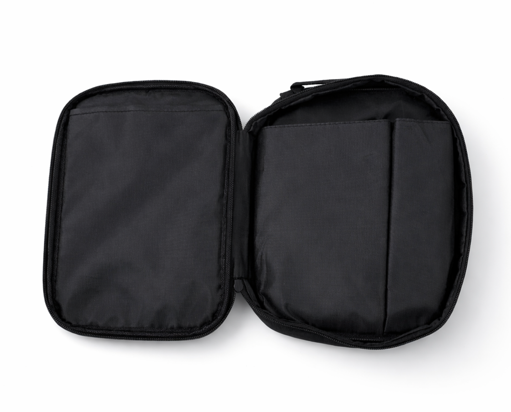 Housse de protection noire ouverte pour ranger une valise de diagnostic iCarsoft