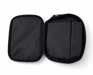 Housse de protection noire ouverte pour ranger une valise de diagnostic iCarsoft