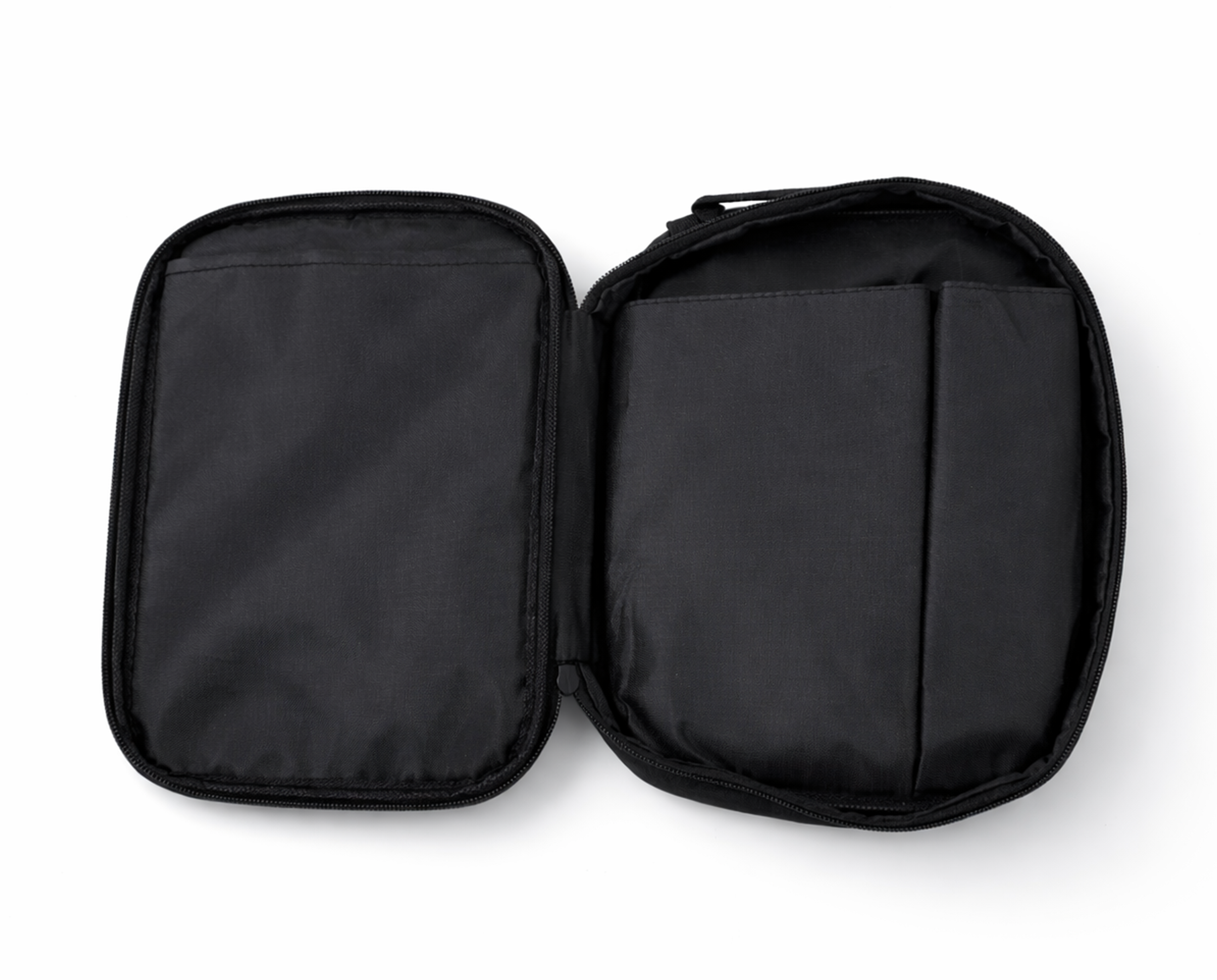 Housse de protection noire ouverte pour ranger une valise de diagnostic iCarsoft