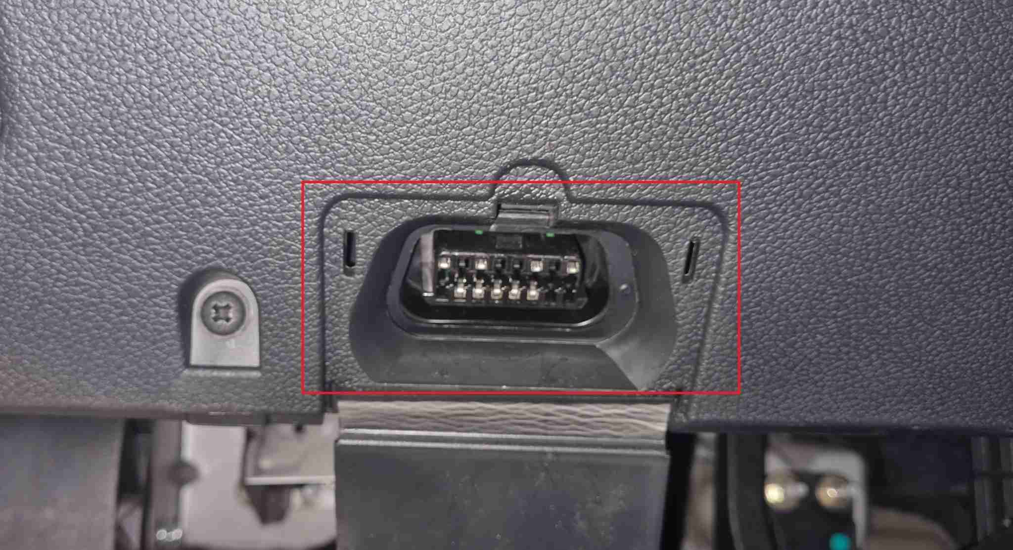 Emplacement de la prise de diagnostic OBD2 sur une Ford Fiesta de 2007