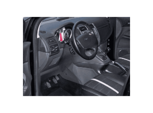 Vue de l habitacle et du tableau de bord d une Ford Kuga pour diagnostic auto iCarsoft