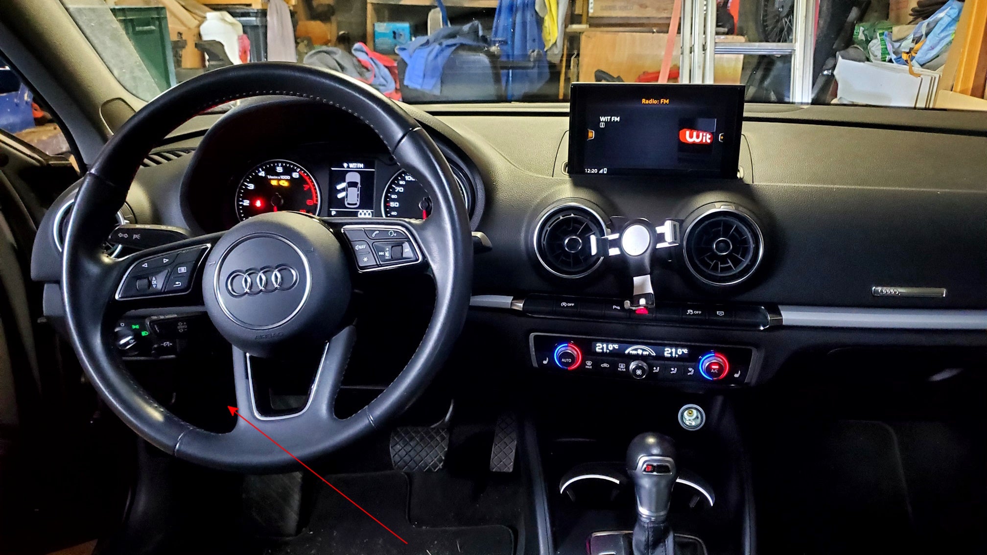 Tableau de bord et volant en cuir d une Audi A3 pour test de diagnostic auto