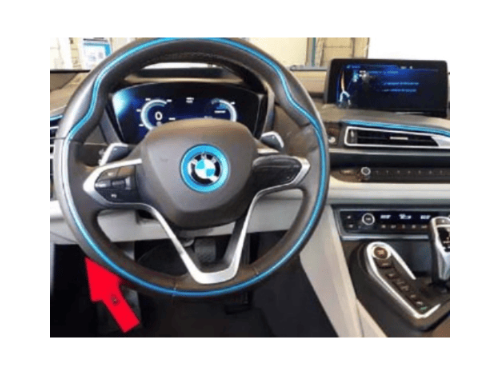 Tableau de bord et volant d une BMW i8 phase 1 pour diagnostic auto