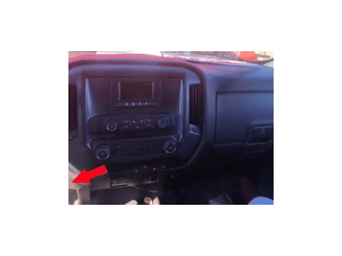 Zoom sur le tableau de bord d une Chevrolet Silverado 3 indiquant l emplacement OBD
