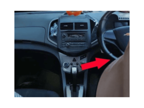 Tableau de bord d une Chevrolet Sonic conduite a droite pour diagnostic iCarsoft