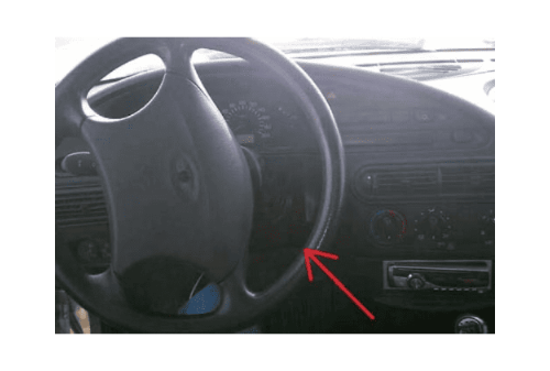 Tableau de bord et volant d une Chevrolet Niva pour diagnostic auto
