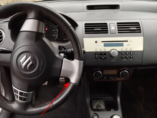 Tableau de bord et volant de Suzuki Swift pour diagnostic automobile