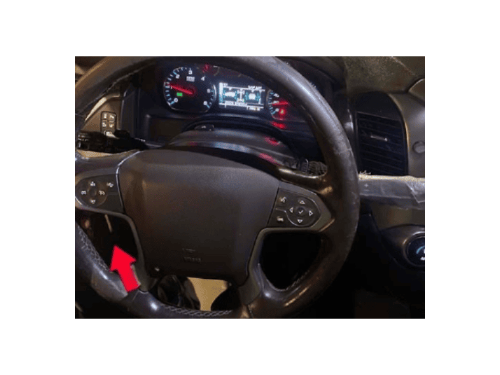Gros plan sur le volant d un Chevrolet Tahoe pour diagnostic auto iCarsoft