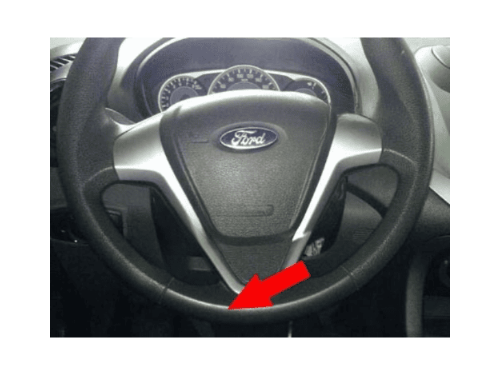 Volant d une Ford Ka Plus pointe par une fleche rouge pour test de diagnostic
